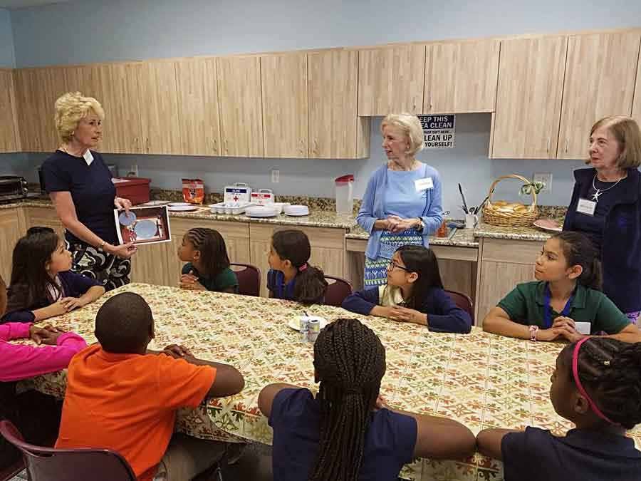 instuction kids at table