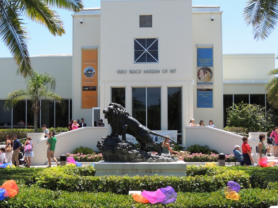 Front view of Vero Beach Art Museum