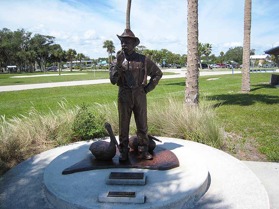 Paul Kroegel statue